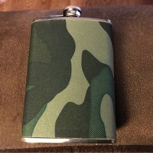 Maxam KTFLASKCW 8 oz Flask with Camo Wrap
 3 5/8 in x 5 3/4 in x 1 in